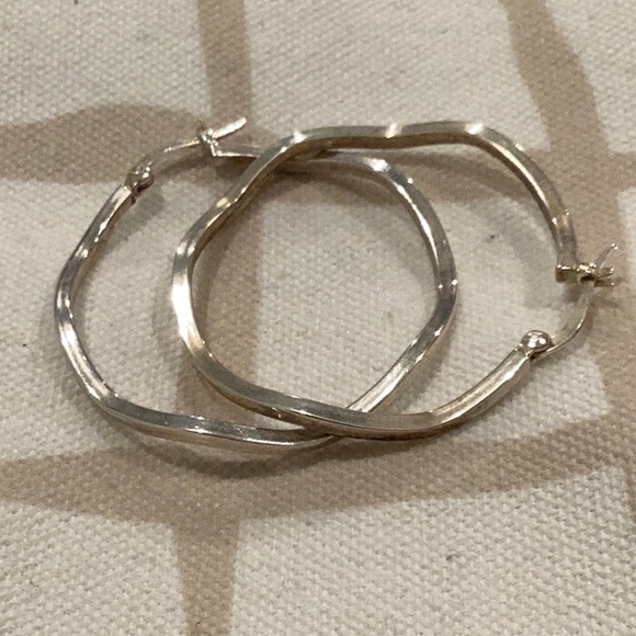 Large Wavy Sterling Silver Hoop Earrings - Picture 5 of 6